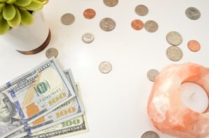Photo "10 tricks to help you save money in the long term"
